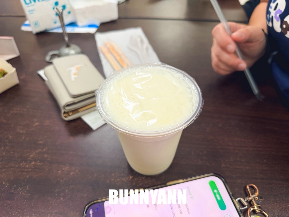 很多人沒吃過，是鮮肉湯包店家，一籠八十元，蔥花隨便加是主打
