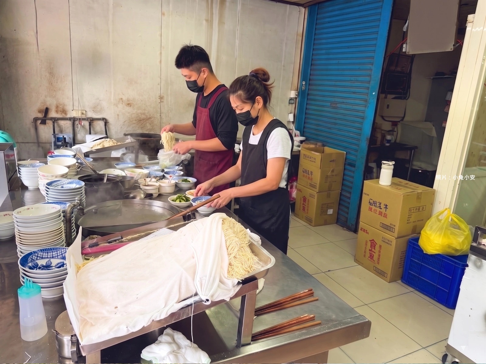 原本只是路過想吃麵，結果大碗炸醬麵份量超驚人，招牌餛飩湯也讓人驚喜