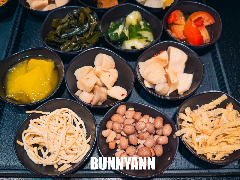 朋友都不吃巷口了，韓國歐巴的鍋巴飯大碗又實在，小菜吃到飽真便宜