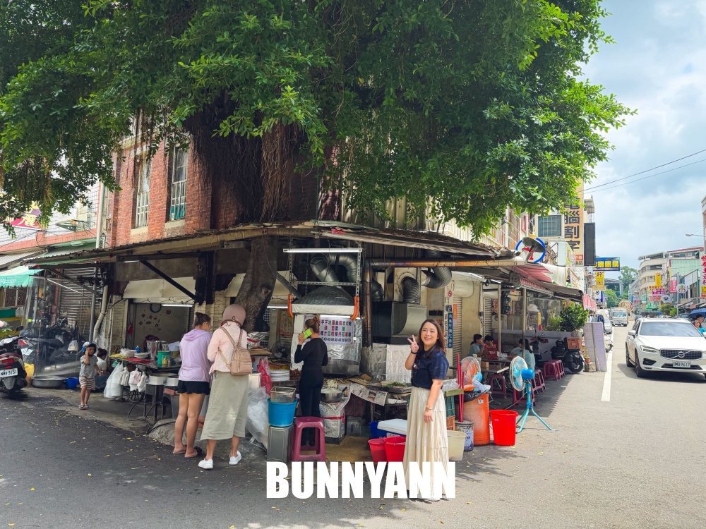 一開始只是順路填肚子，結果這家樹下老字號太邪惡，蚵嗲現炸香到一直加點
