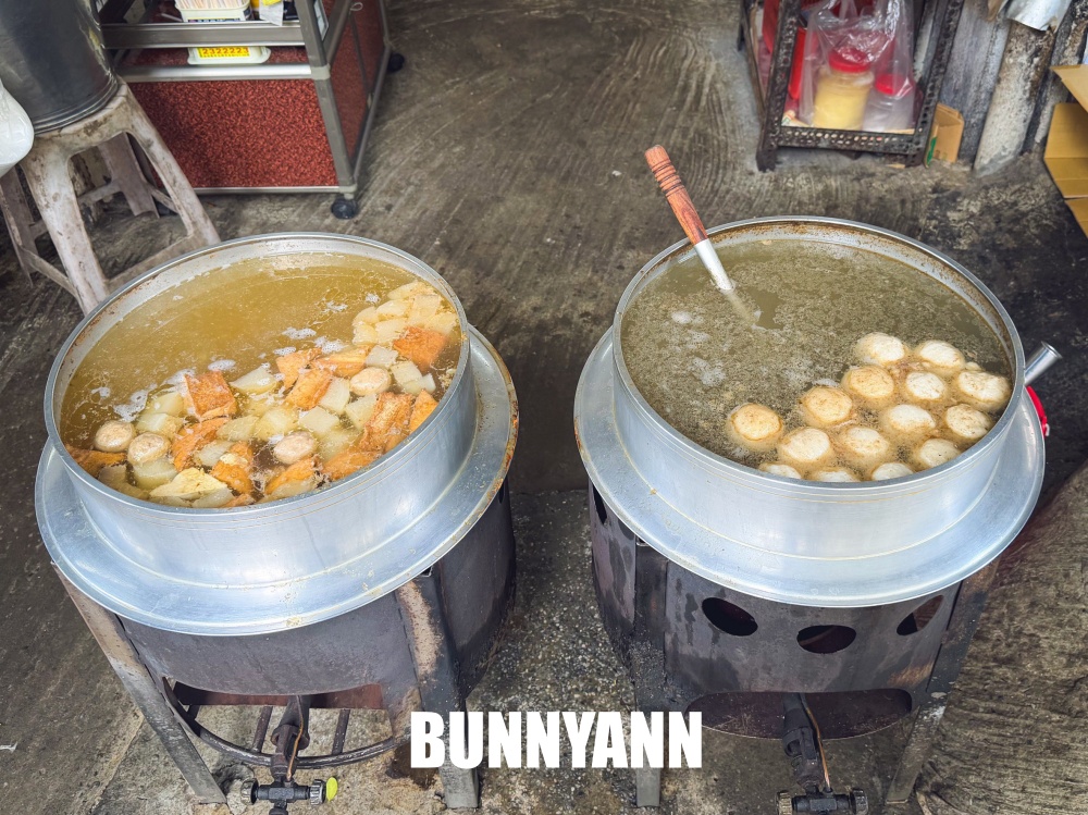 一開始只是順路填肚子，結果這家樹下老字號太邪惡，蚵嗲現炸香到一直加點