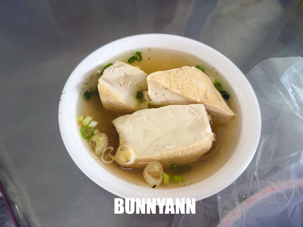 一開始只是順路填肚子，結果這家樹下老字號太邪惡，蚵嗲現炸香到一直加點