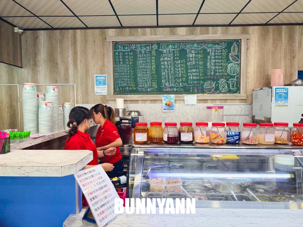 很多人不知道,是大碗公冰店家,150元大臉盆裝冰,可選十六種料更是主打 很多人不知道,是大碗公冰店家,150元大臉盆裝冰,可選十六種料更是主打