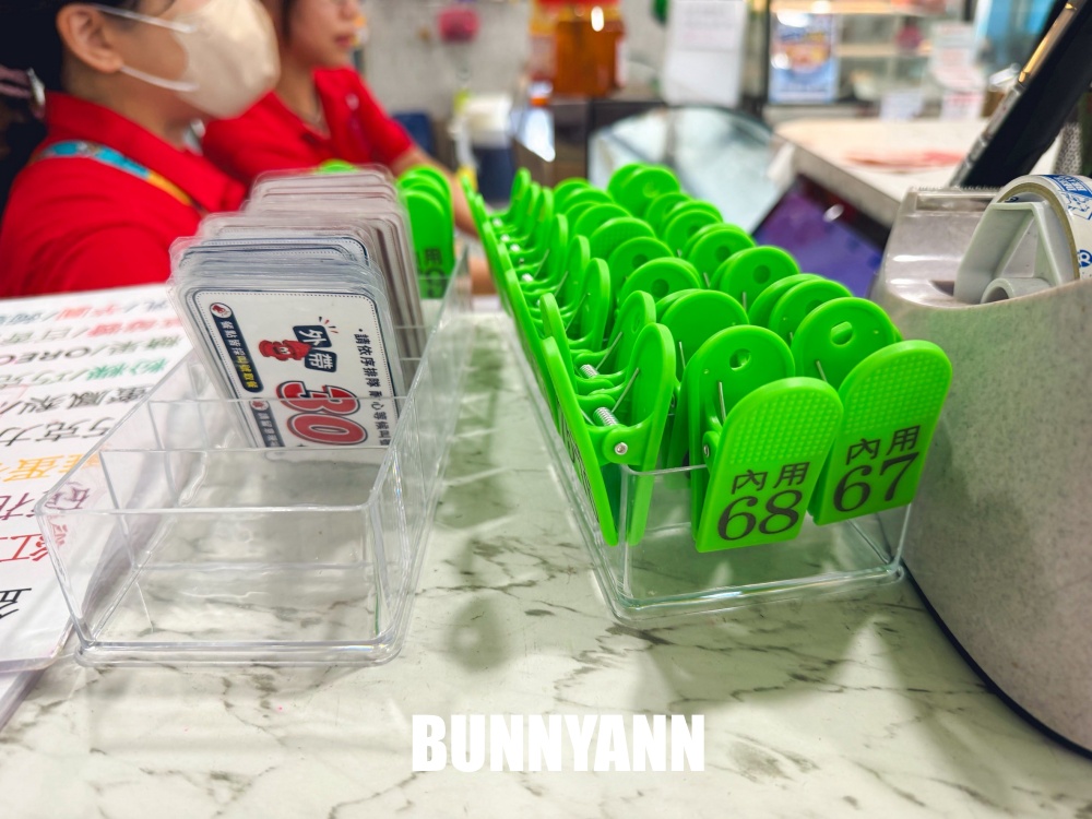 很多人不知道,是大碗公冰店家,150元大臉盆裝冰,可選十六種料更是主打 很多人不知道,是大碗公冰店家,150元大臉盆裝冰,可選十六種料更是主打