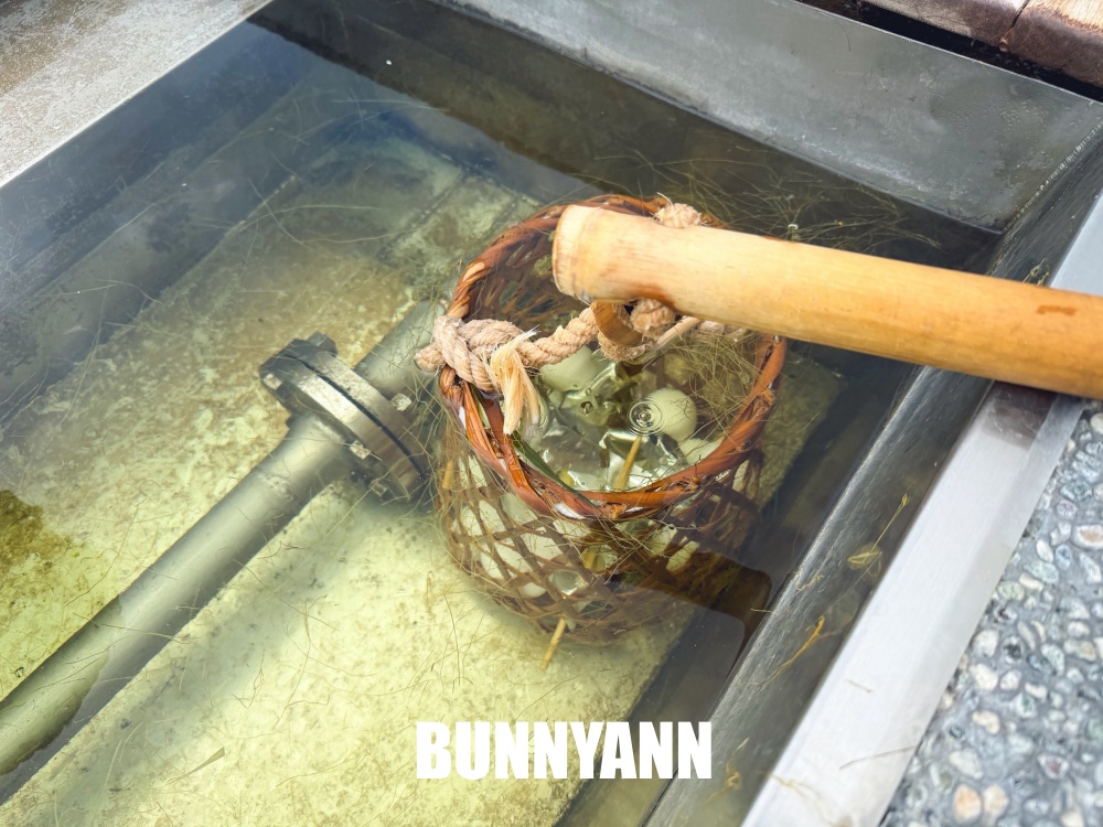 誰說這裡只能煮溫泉蛋，免費泡腳讓人不想走，連玉米都能現場煮來吃