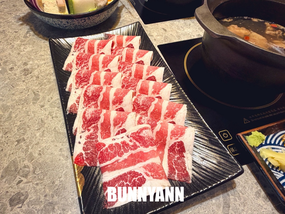 原本只是來吃火鍋，走進去才發現根本像小型澎湖美食超市，海鮮壽司通通有！