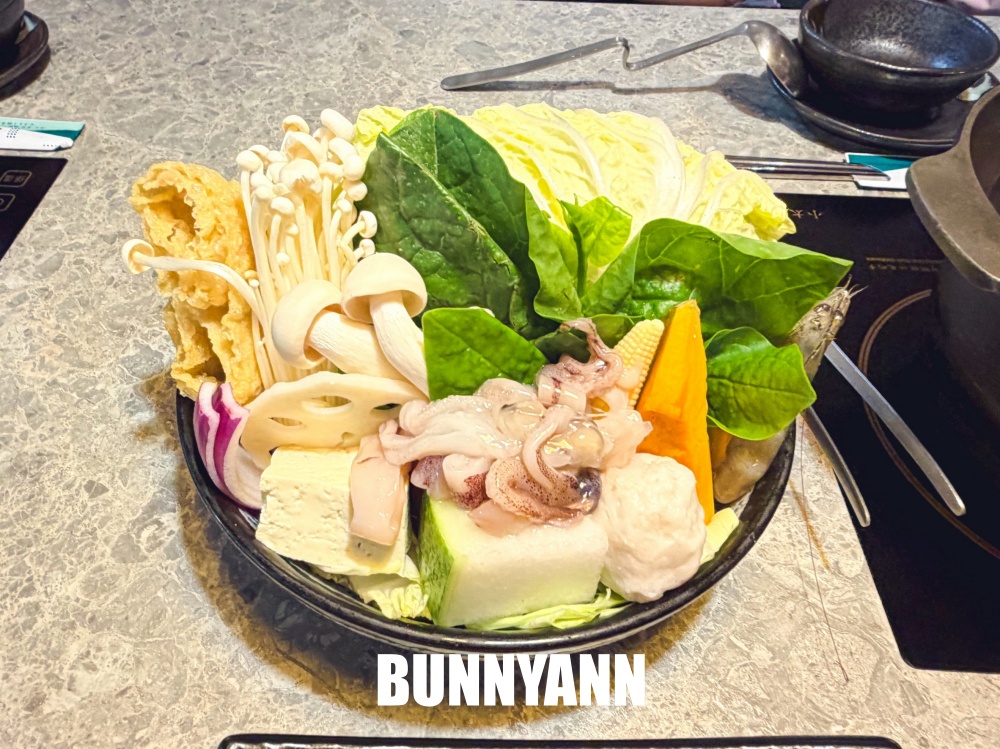 原本只是來吃火鍋，走進去才發現根本像小型澎湖美食超市，海鮮壽司通通有！