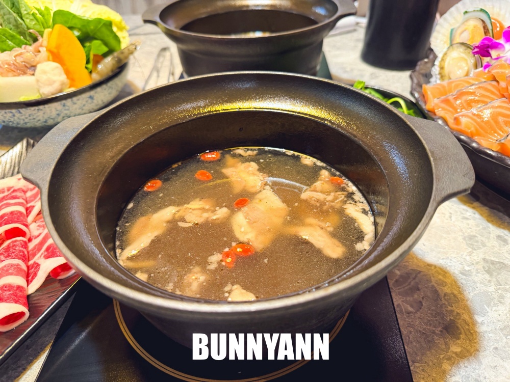 原本只是來吃火鍋，走進去才發現根本像小型澎湖美食超市，海鮮壽司通通有！