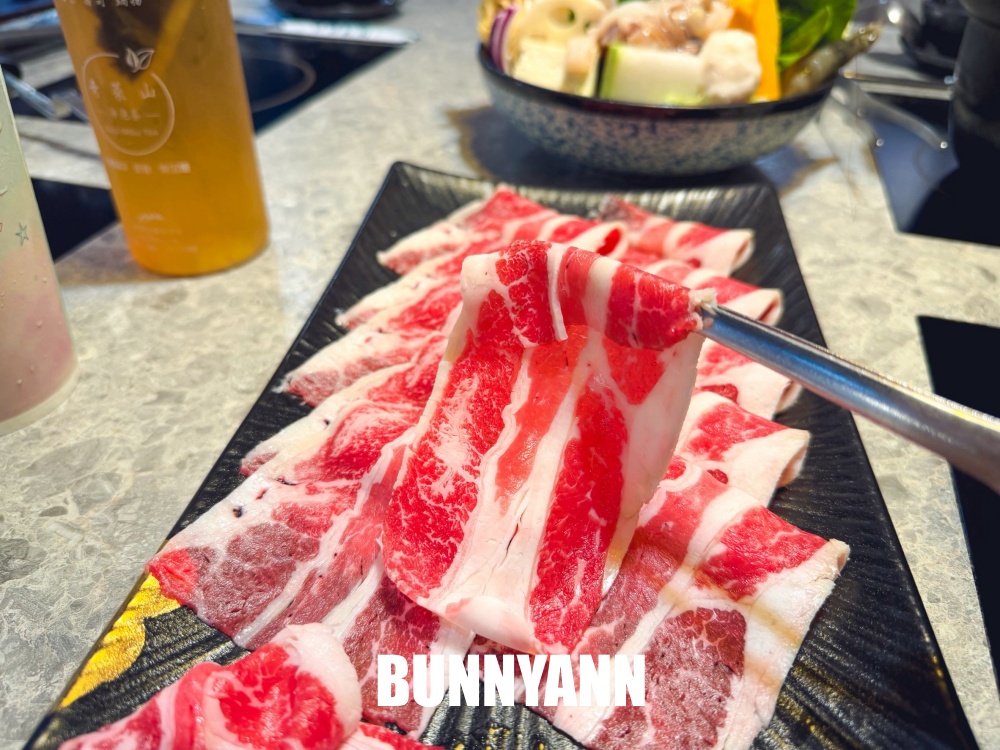 原本只是來吃火鍋，走進去才發現根本像小型澎湖美食超市，海鮮壽司通通有！