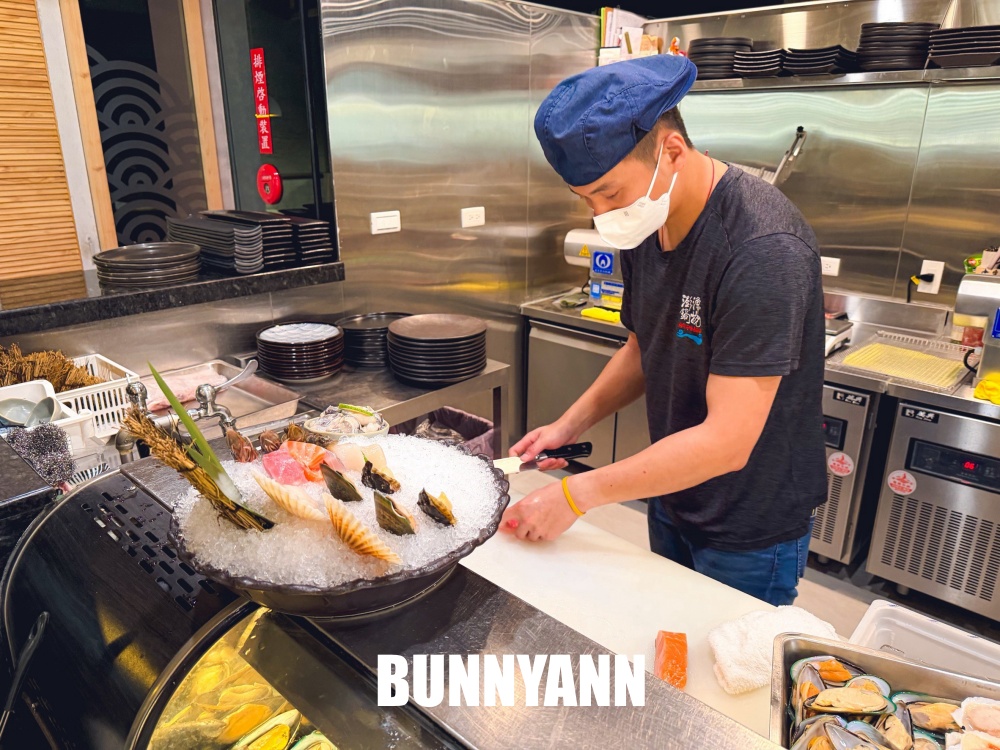 原本只是來吃火鍋，走進去才發現根本像小型澎湖美食超市，海鮮壽司通通有！