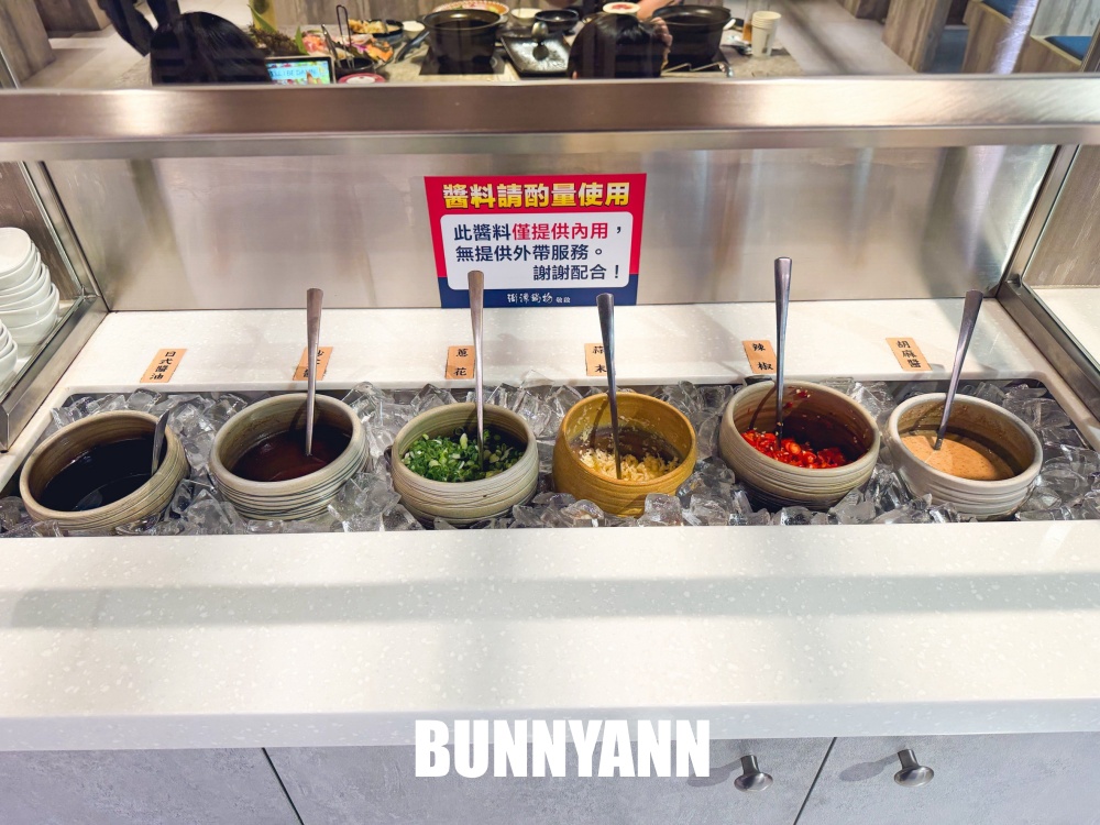 原本只是來吃火鍋，走進去才發現根本像小型澎湖美食超市，海鮮壽司通通有！