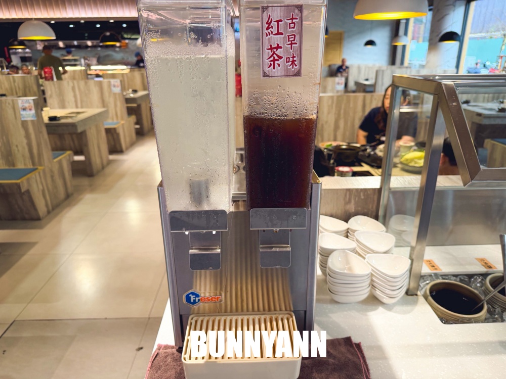 原本只是來吃火鍋，走進去才發現根本像小型澎湖美食超市，海鮮壽司通通有！