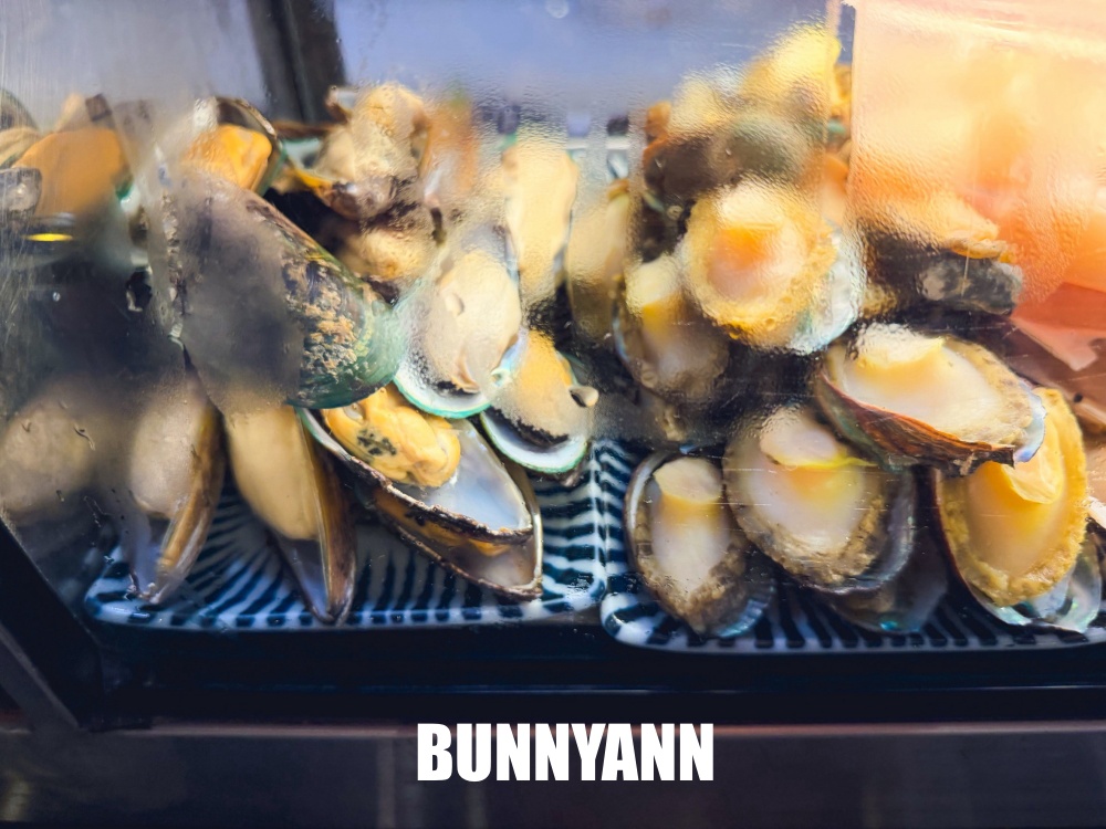 原本只是來吃火鍋，走進去才發現根本像小型澎湖美食超市，海鮮壽司通通有！