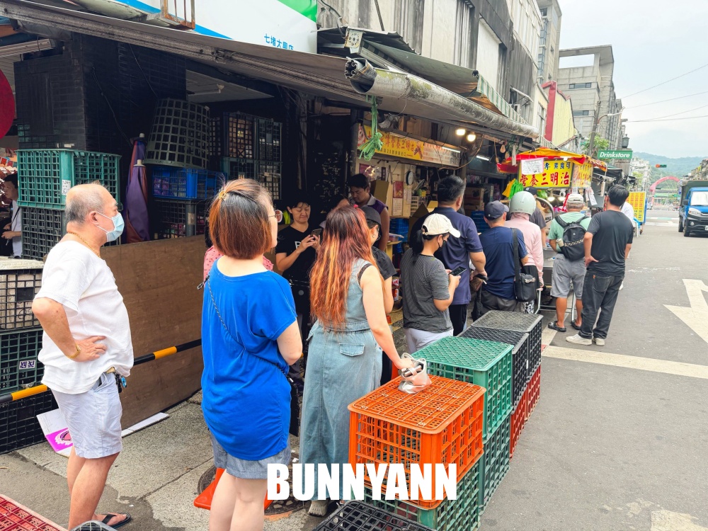 七堵人排隊也要吃！現炸營養三明治酥脆爆餡，下午兩點半開賣就排爆