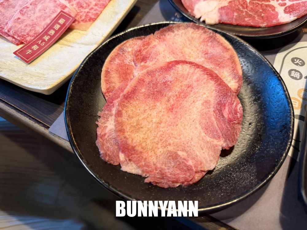 本來只想來吃燒肉，結果799元起一路吃到撐，活蝦現撈連A5和牛都有