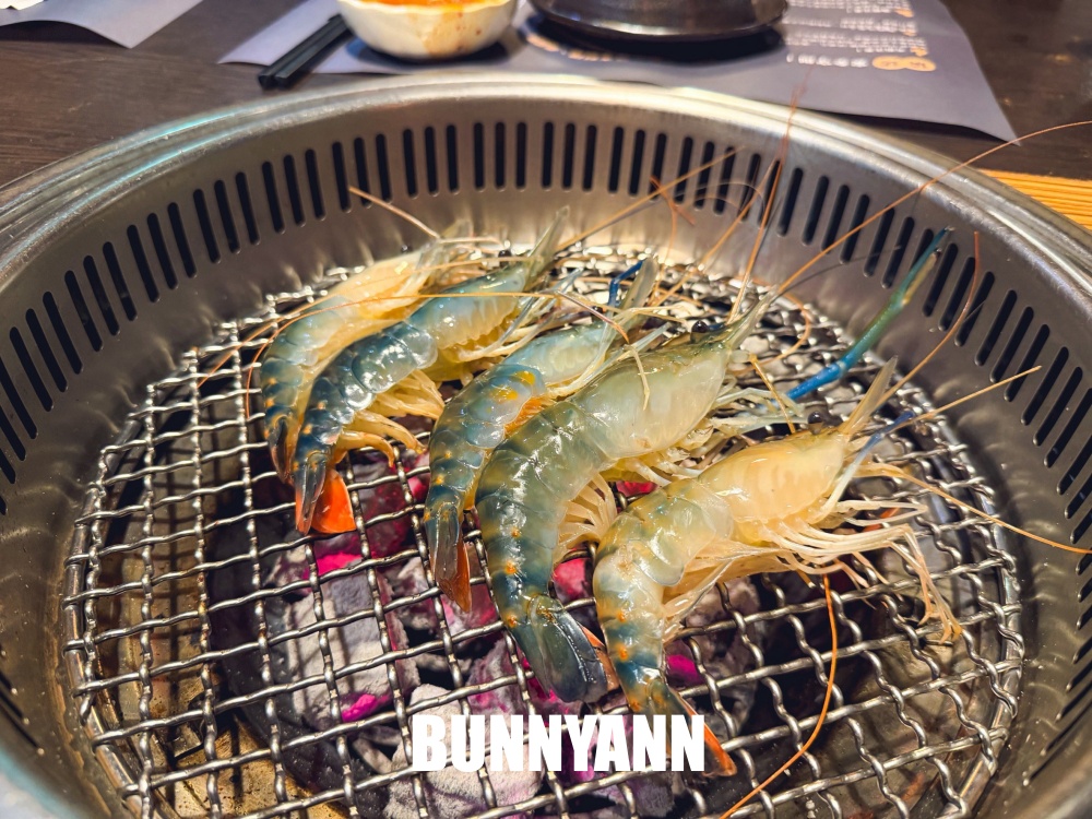 本來只想來吃燒肉，結果799元起一路吃到撐，活蝦現撈連A5和牛都有