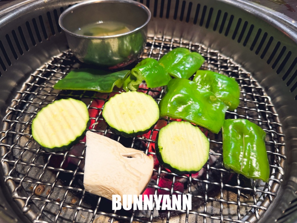 本來只想來吃燒肉，結果799元起一路吃到撐，活蝦現撈連A5和牛都有