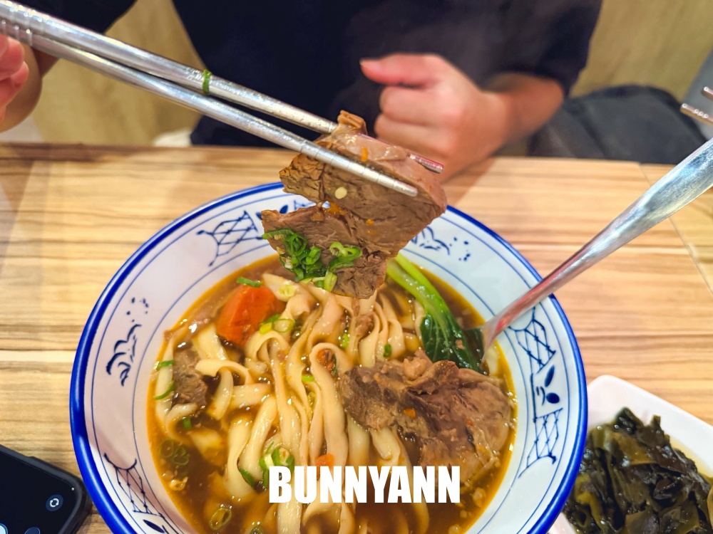 在地人私房的牛肉麵店,點個一碗就很撐,免費喝珍珠奶茶更是賣點 在地人私房的牛肉麵店,點個一碗就很撐,免費喝珍珠奶茶更是賣點