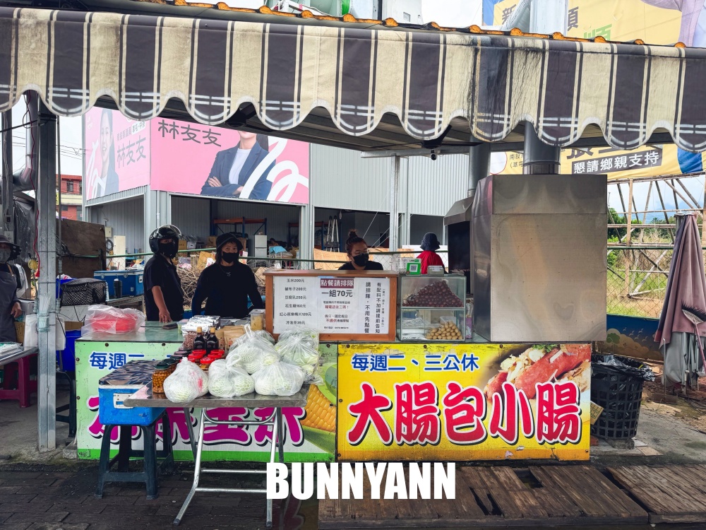 地點在交流道口，就是私房大腸包小腸店家，一組七十元四種料超彭湃