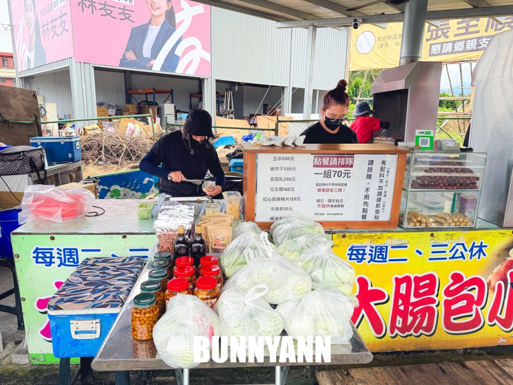 地點在交流道口，就是私房大腸包小腸店家，一組七十元四種料超彭湃