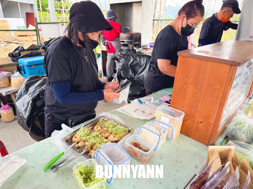 地點在交流道口，就是私房大腸包小腸店家，一組七十元四種料超彭湃