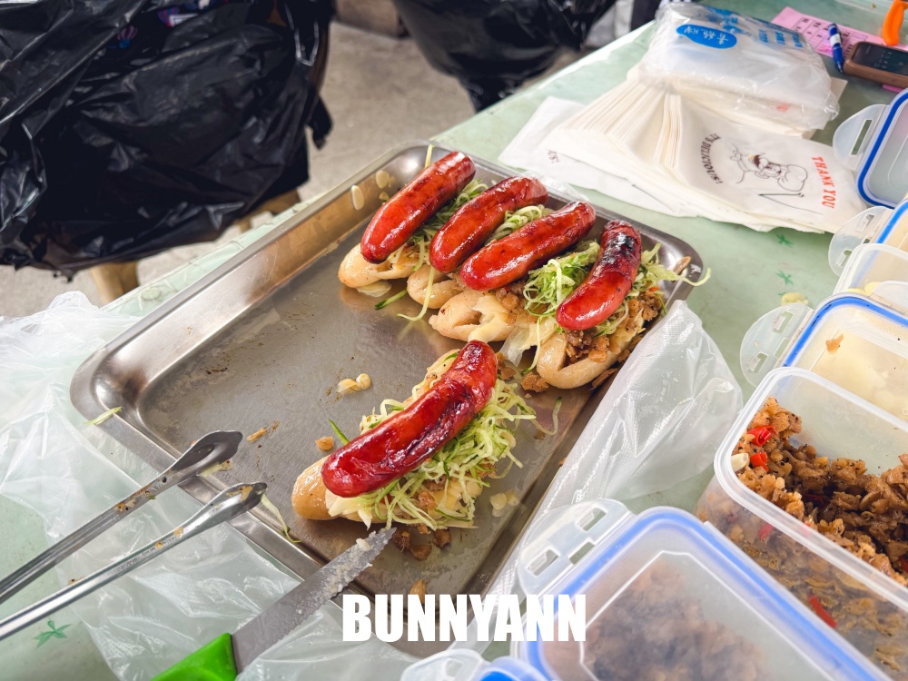 地點在交流道口，就是私房大腸包小腸店家，一組七十元四種料超彭湃