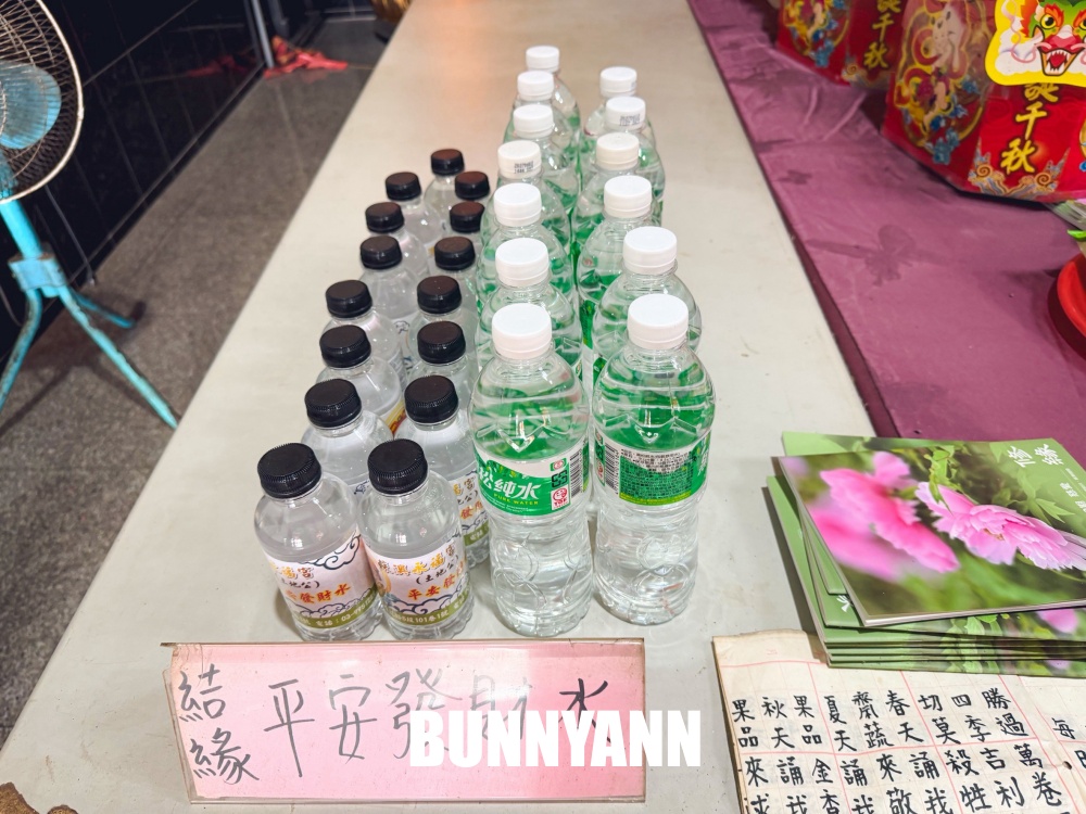 這次由神明請客，拜海神吃免費泡麵與冰淇淋，來過的人都說讚