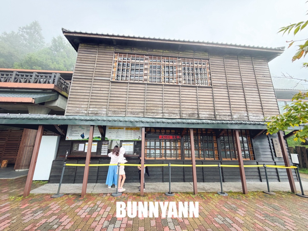一半的人沒搭過，就是山上鐵路小火車，來回兩小時，行駛在雲霧山嵐超美
