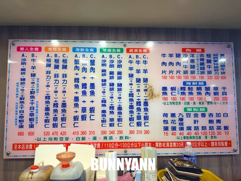 這家平價鐵板燒太會了，去骨雞腿排配剝殼草蝦，連湯品飲料都能喝到飽