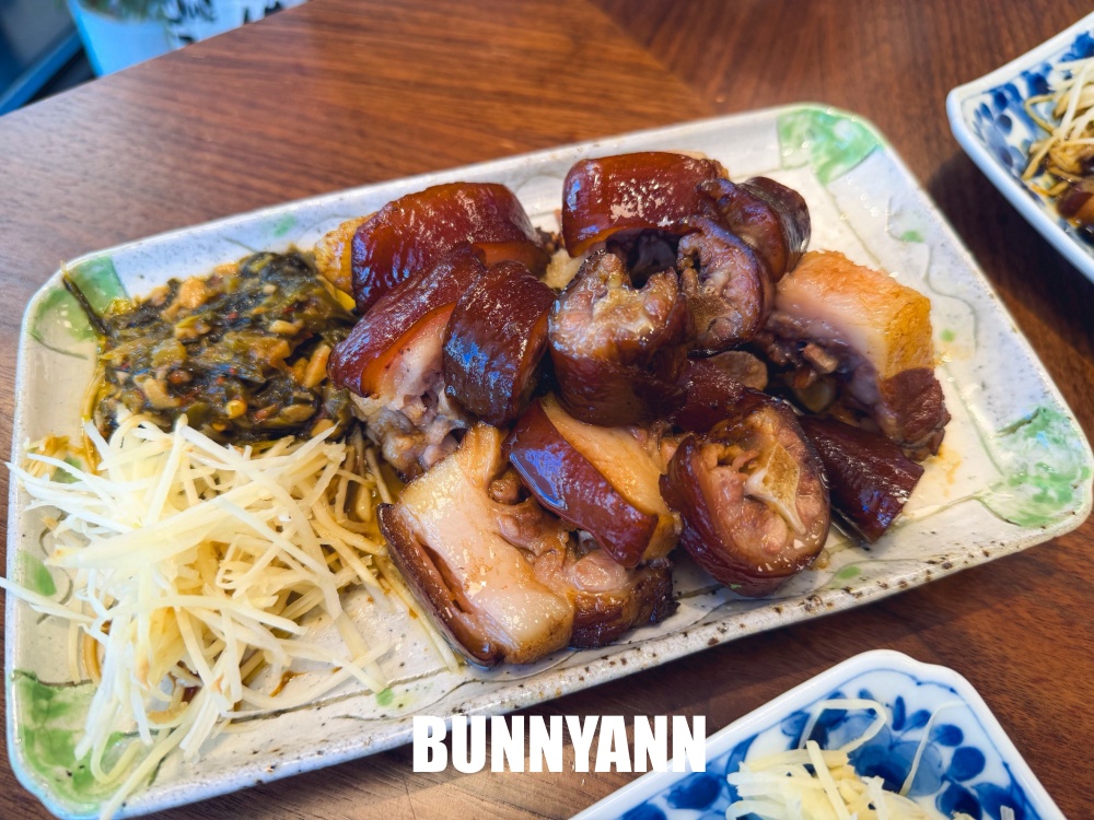 誰說豬腳飯只能吃粗飽，這家大碗到讓人傻眼，連白斬雞都值得點來吃