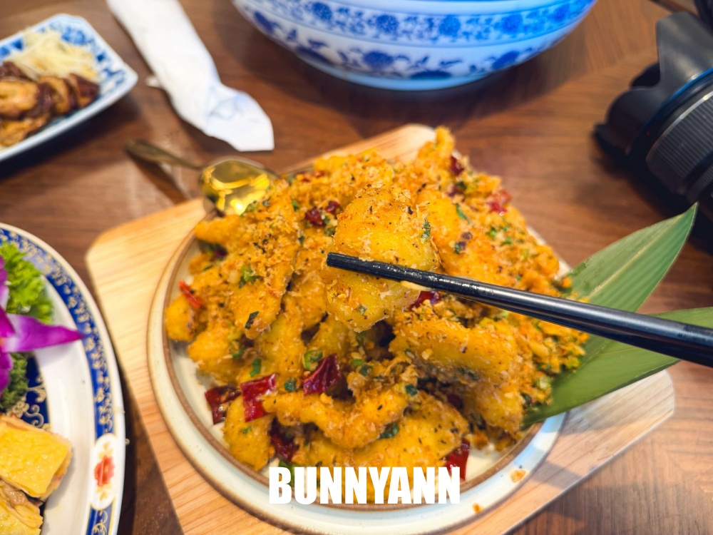 誰說豬腳飯只能吃粗飽，這家大碗到讓人傻眼，連白斬雞都值得點來吃