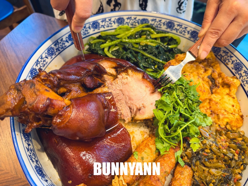 誰說豬腳飯只能吃粗飽，這家大碗到讓人傻眼，連白斬雞都值得點來吃