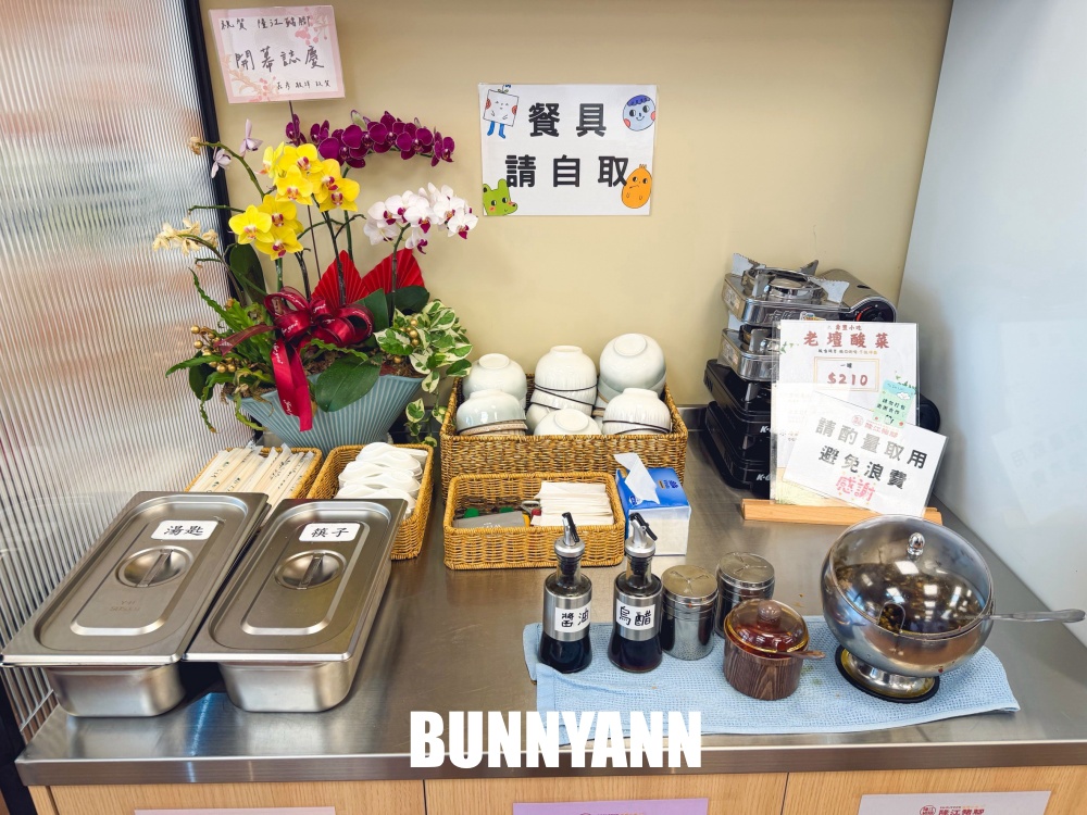 誰說豬腳飯只能吃粗飽，這家大碗到讓人傻眼，連白斬雞都值得點來吃