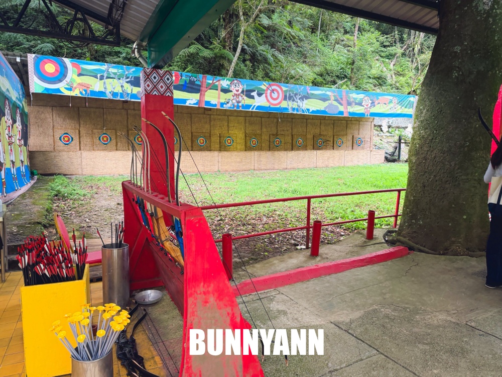 開車竟然到不了，搭空中巴士才進得去樂園，湖上划船生態步道一次玩
