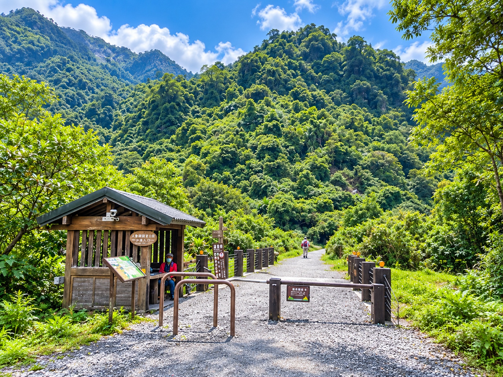 宜蘭這條步道超舒心，平坦好走一路都是綠意，終點瀑布又清涼好拍