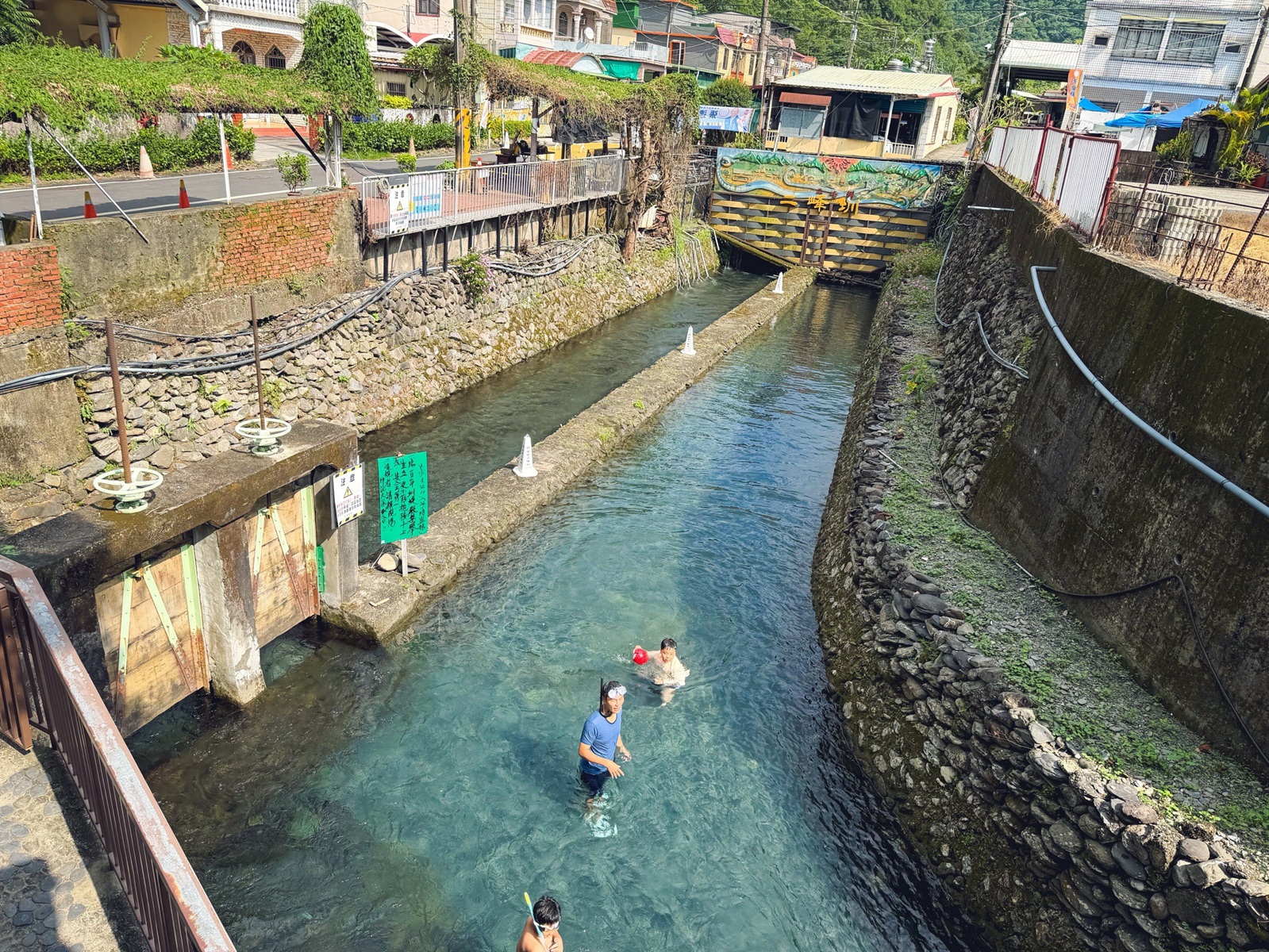 屏東這部落超隱密，沁涼二峰圳竟然好多小魚，圳水又乾淨透徹好美麗