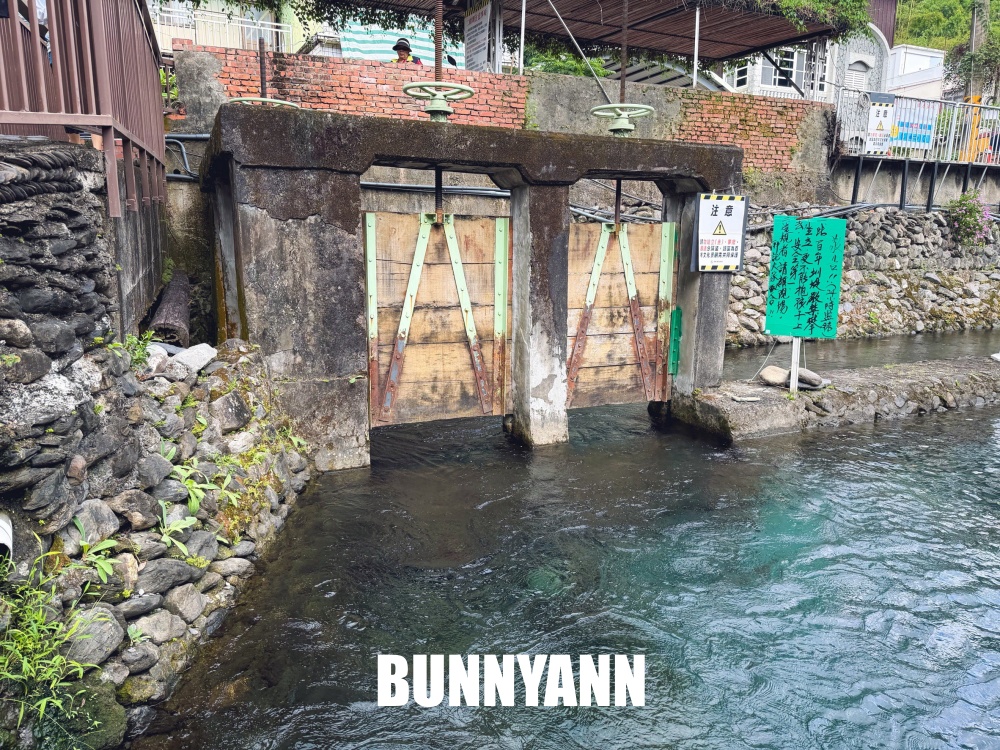 屏東這部落超隱密，沁涼二峰圳竟然好多小魚，圳水又乾淨透徹好美麗