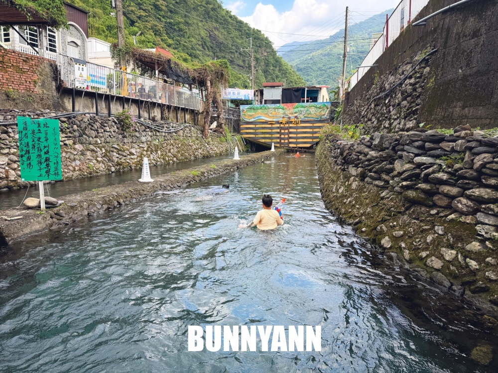 屏東這部落超隱密，沁涼二峰圳竟然好多小魚，圳水又乾淨透徹好美麗