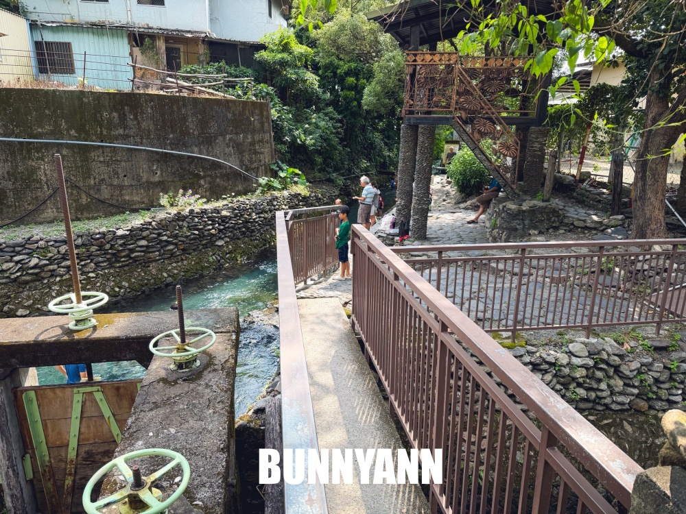 屏東這部落超隱密，沁涼二峰圳竟然好多小魚，圳水又乾淨透徹好美麗