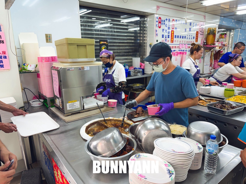 原本只是吃個滷肉飯，結果遇見四十年豬腳店，滷肉飯肥瘦剛好真讚