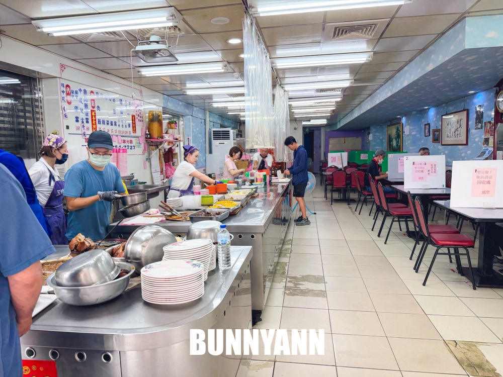 原本只是吃個滷肉飯，結果遇見四十年豬腳店，滷肉飯肥瘦剛好真讚