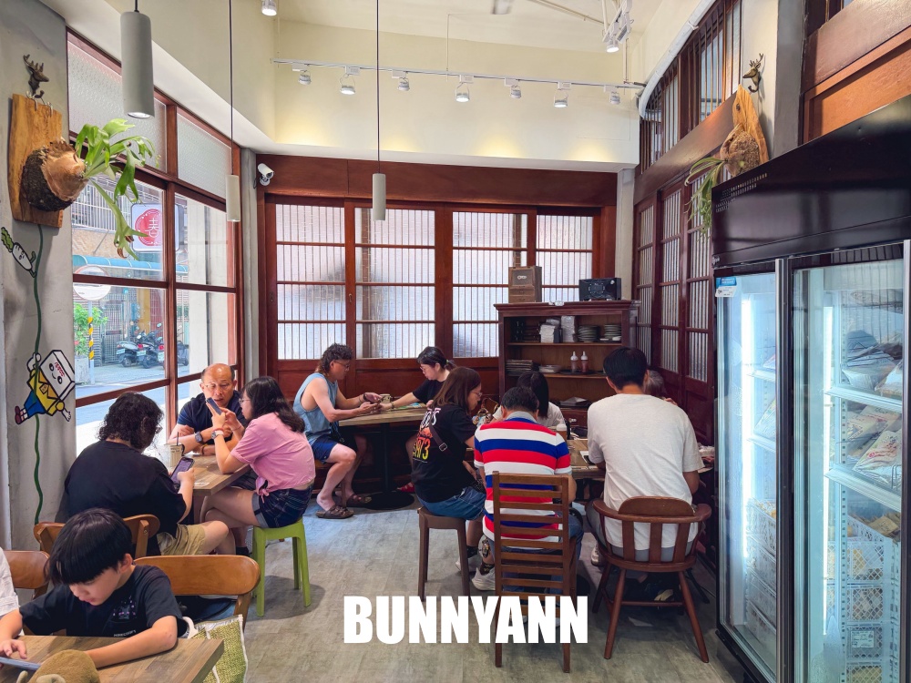 鶯歌這巷弄早午餐超低調，巨無霸三劍客漢堡竟然限量供應，復古老宅又美麗好拍