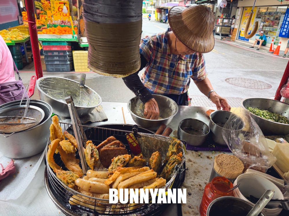 板橋隱藏版街角炸粿攤，酥脆便宜又好吃，物超所值排隊秒殺必買！