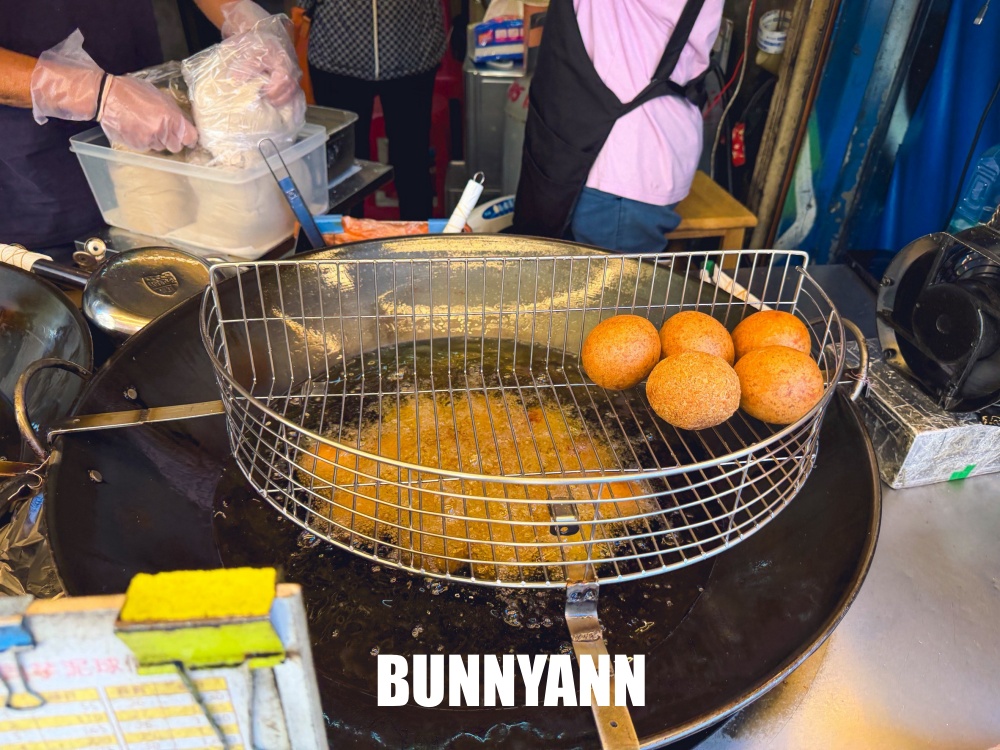 本來單純吃個甜食，結果巨大芋泥球一顆就飽，外酥內綿密真好吃！