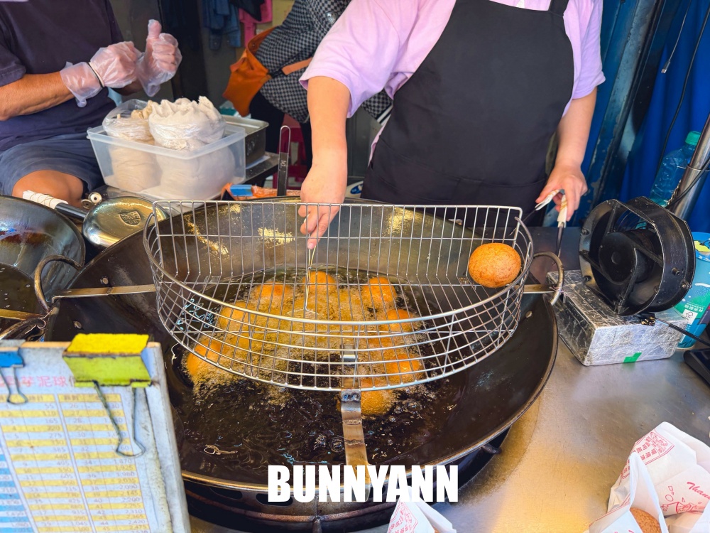 本來單純吃個甜食，結果巨大芋泥球一顆就飽，外酥內綿密真好吃！