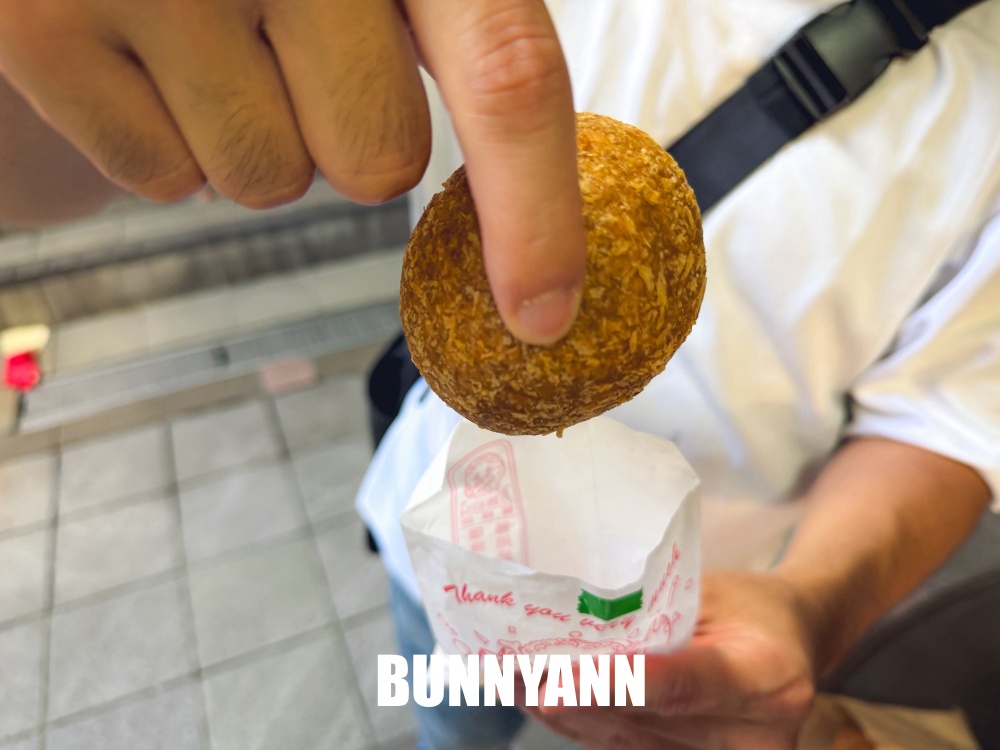 本來單純吃個甜食，結果巨大芋泥球一顆就飽，外酥內綿密真好吃！
