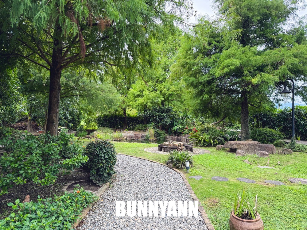 宜蘭這莊園超夢幻，水上咖啡白色建築美到像國外，落羽松庭園真的浪漫好拍