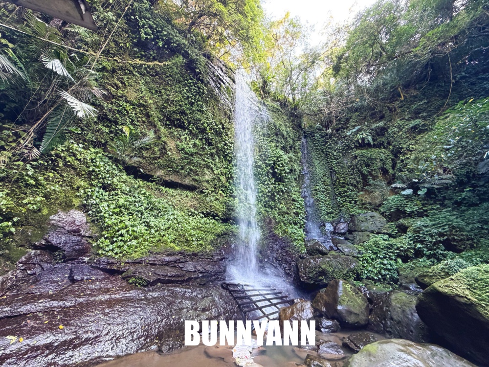 原本以為冷門很弱，結果高落差瀑布美到不想走，連休憩平台都有保留下！