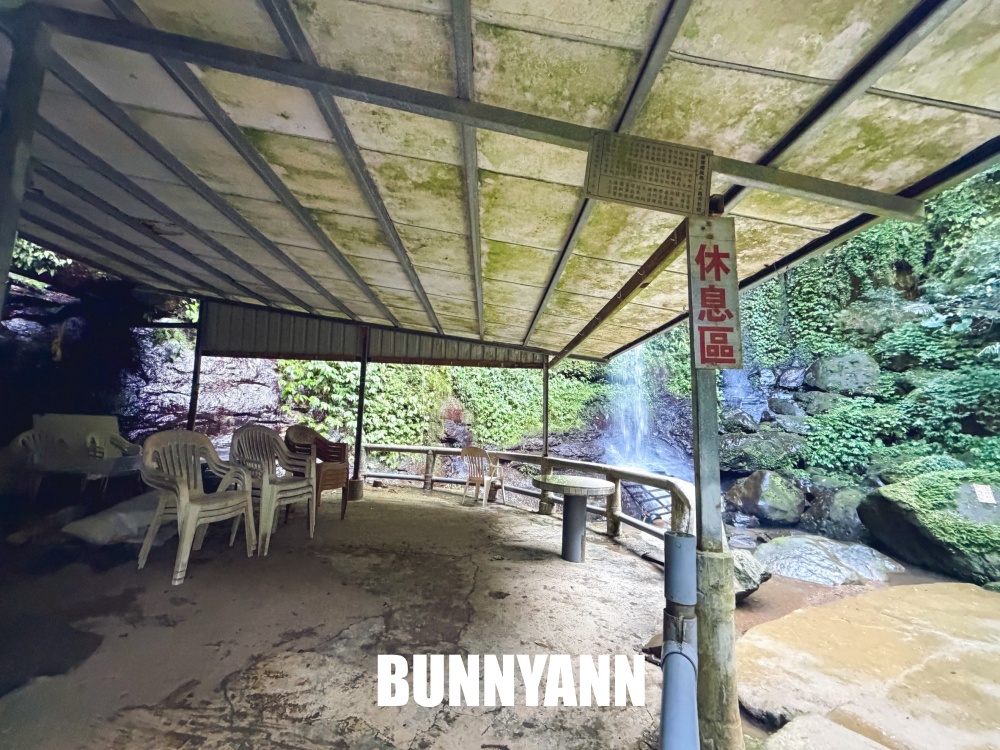 原本以為冷門很弱，結果高落差瀑布美到不想走，連休憩平台都有保留下！