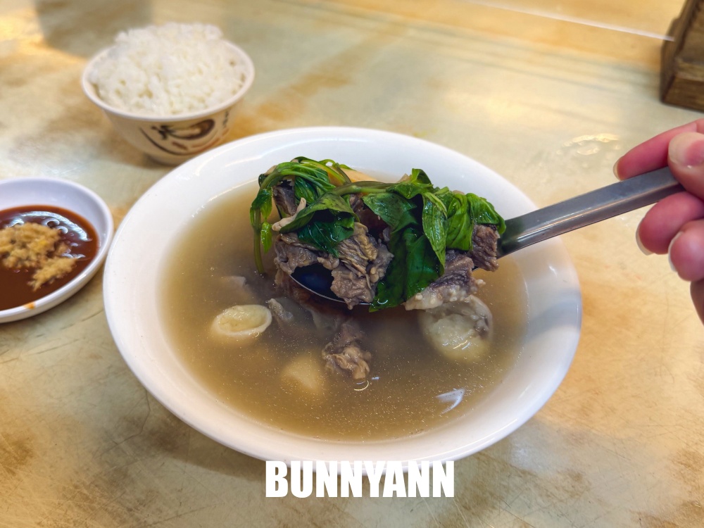 還很多人不知道，是牛肉湯老店餐廳，一碗不貴又好喝，還免費續湯真讚